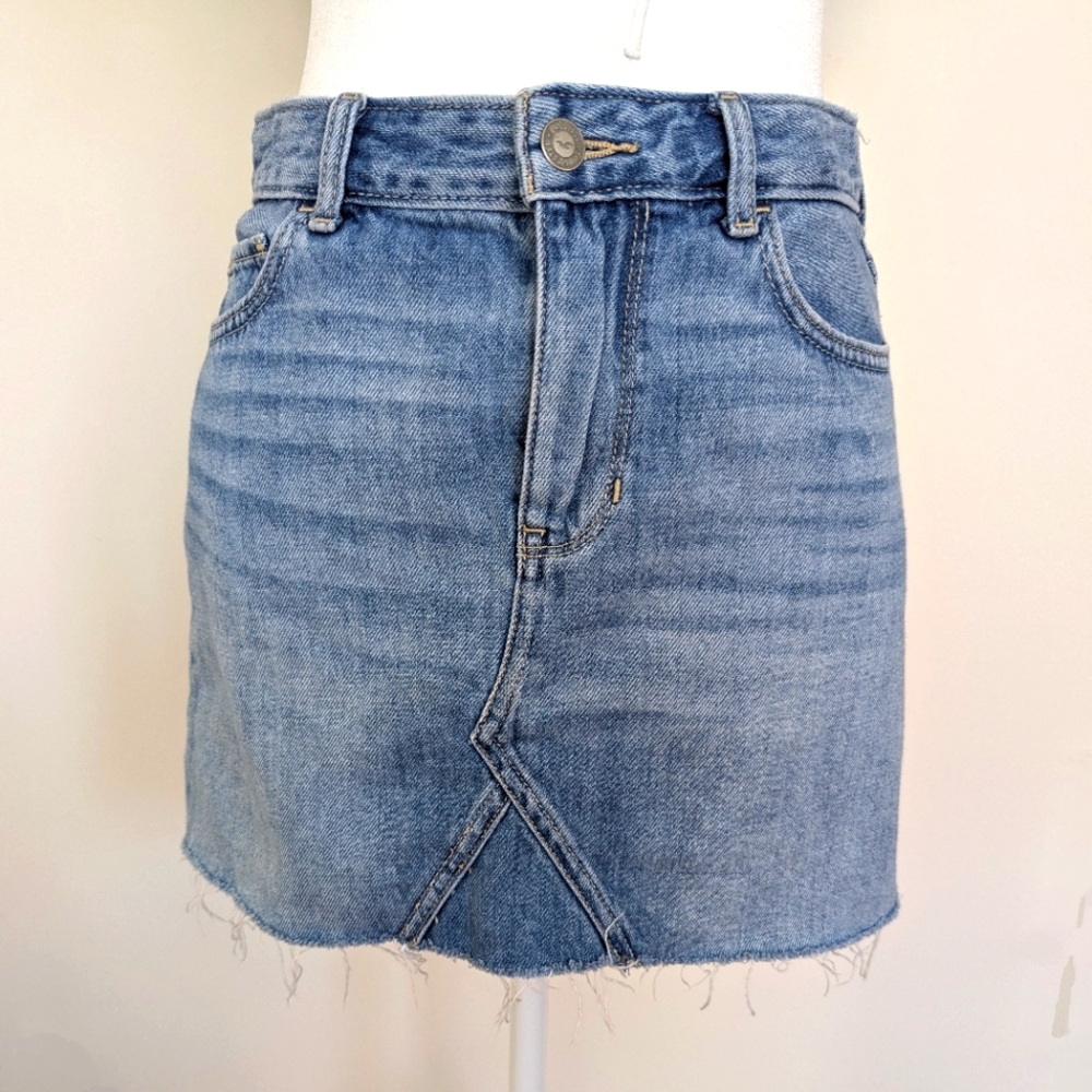 Hollister‎ High-Rise Denim Skirt Size 1 (W25) Medium Wash